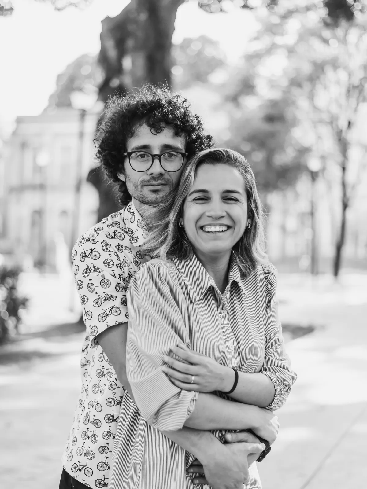 Casal, retrato em preto e branco